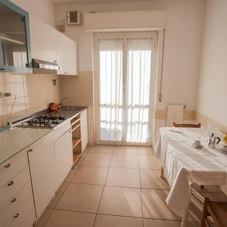 Ligure Per Vacanze מלון דירות